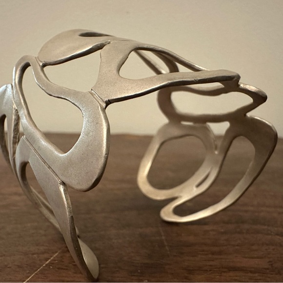 Saundra Messinger sterling silver cuff bracelet - Picture 2 of 9